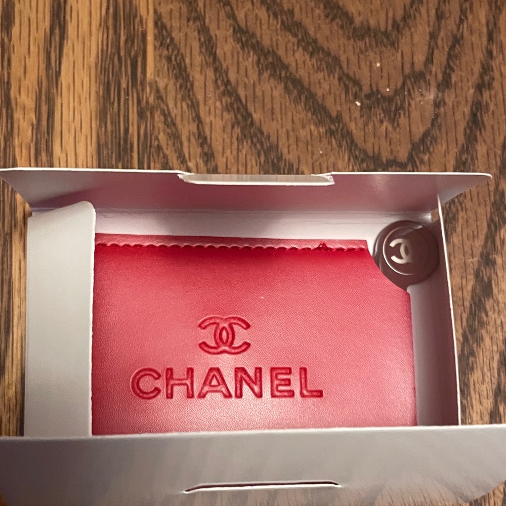 CHANEL Red Card & Mirror Holder - Picture 4 of 4